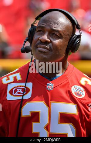 Former Kansas City Chiefs player Larry Johnson stops to sign autographs in  the parking lot before Sunday's Kansas City Chiefs home opener football  game against the San Francisco 49ers on Sunday, Sept.