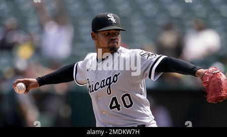 Chicago White Sox third baseman Yoan Moncada throws to first during a  baseball game against the Texas Rangers, Thursday, Aug. 4, 2022, in  Arlington, Texas. (AP Photo/Tony Gutierrez Stock Photo - Alamy