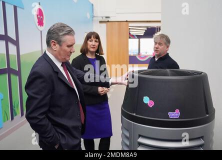 Labour party leader Sir Keir Starmer and Rachel Reeves, shadow chancellor of the Exchequer, are shown a heat pump demonstrator by Octopus Energy CEO and founder Greg Jackson during a visit to renewable energy company, Octopus Energy, in Slough, East Berkshire, as the Party sets out plans to support households and businesses with rising energy bills. Picture date: Monday January 23, 2023. Stock Photo