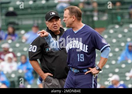 Chicago Cubs bench coach Andy Green, left, wearing a face mask, talks with  Codi Heuer before a baseball game against the Pittsburgh Pirates Friday,  Sept. 3, 2021, in Chicago. Green will skipper