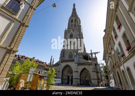 BERN, SWITZERLAND, JUNE 23, 2022 - Bern's Cathedral (Berner Münster) in Münster Square ( Münsterplatz) in the center of Bern, Switzerland Stock Photo