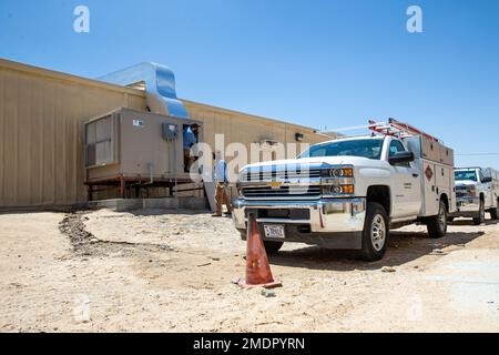 Bryan Anderson (left) and William Moody (right), heating, ventilation, and air conditioning (HVAC) technicians with Facilities Maintenance Branch, Public Works Division (PWD), Marine Corps Air Ground Combat Center (MCAGCC), operate on an air conditioning unit at MCGACC, Twentynine Palms, California, July 22, 2022. Despite the extreme heat of the high desert, the PWD, HVAC section maintains performance of air-cooling systems on buildings at the Combat Center. Stock Photo