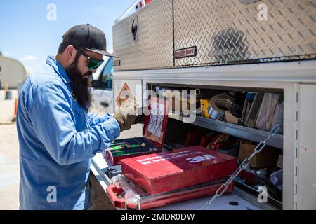 Bryan Anderson, a heating, ventilation, and air conditioning (HVAC) technician with Facilities Maintenance Branch, Public Works Division (PWD), Marine Corps Air Ground Combat Center (MCAGCC), opens a tool box while operating on an air conditioning unit at MCGACC, Twentynine Palms, California, July 22, 2022. Despite the extreme heat of the high desert, the PWD, HVAC section maintains performance of air-cooling systems on buildings at the Combat Center. Stock Photo