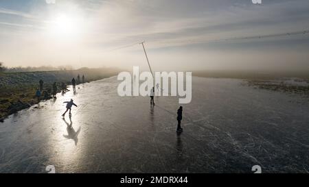 Picture dated January 22nd shows people fen skating near Ely,Cambridgeshire on Sunday afternoon.  The Cambridgeshire Fens have been turned into an inc Stock Photo