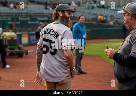 April 1, 2011; Oakland, CA, USA; Former Oakland Athletics pitcher Dave  Stewart throws out the ceremonial first pitch before the game against the  Seattle Mariners at Oakland-Alameda County Coliseum Stock Photo - Alamy