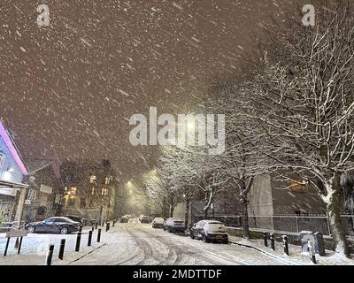 London, Greater London, England - December 12 2022: heavy snowfall and icy conditions in the city, Spital Street, E1 Stock Photo