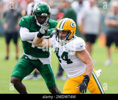 East Rutherford, New Jersey, USA. 2nd Jan, 2022. Tampa Bay Buccaneers tight  end ROB GRONKOWSKI (87) fends off the tackle of New York Jets outside  linebacker HAMSAH NASIRILDEEN (45) at MetLife Stadium