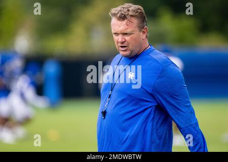 Kentucky offensive line coach Eric Wolford runs a drill during a