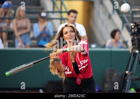 Real Housewives play Maimonides in annual 'Battle for Brooklyn' charity  softball game • Brooklyn Paper