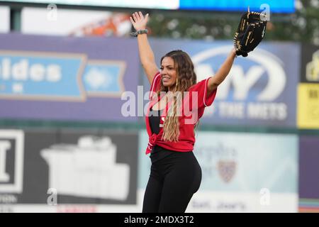 Real Housewives play Maimonides in annual 'Battle for Brooklyn' charity  softball game • Brooklyn Paper