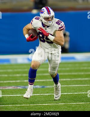 Buffalo Bills tight end Tommy Sweeney (89) at the line of scrimmage during  the first half an NFL football game against the New England Patriots,  Thursday, Dec. 1, 2022, in Foxborough, Mass. (