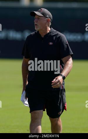 San Francisco 49ers offensive line coach Chris Foerster, top, gestures over  guard Daniel Brunskill at NFL football training camp in Santa Clara,  Calif., Tuesday, Aug. 10, 2021. (AP Photo/Jeff Chiu Stock Photo 