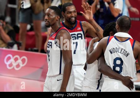 United States' Kevin Durant (7), second left, celebrates with