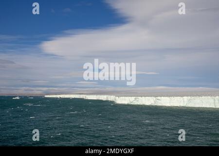 Brasvellbreen glacier, 45 km long stream southwards from ice dome Sørdomen of Austfonna debouching into sea, Nordaustlandet, Svalbard / Spitsbergen Stock Photo