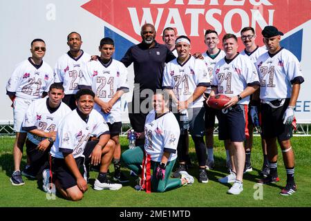 Philadelphia Eagles Alum Fred Barnett, center, poses with his team