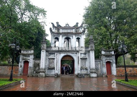 main gate, Temple of Literature or Temple of Culture, Văn Miếu, Hanoi, Hà Nội, Vietnam, Asia Stock Photo