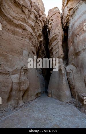 Saudi Arabia, Eastern Province, Al-Hofuf, Entrance of narrow cave at Jabal Al-Qarah Stock Photo