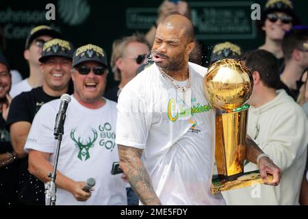 ファングッズ nba champion Milwaukee bucks pj tucker P.J. Tucker Receives NBA Championship Ring | Milwaukee Bucks