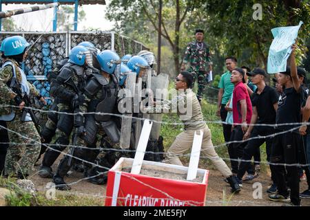 https://l450v.alamy.com/450v/2me5fjy/malaysian-army-soldiers-conduct-training-on-protection-and-control-of-an-established-united-nations-un-site-during-garuda-canti-dharma-ii-multinational-peacekeeping-exercise-22-at-pusat-misi-pemeliharaan-indonesia-july-27-2022-un-sites-include-key-areas-such-as-hospitals-and-airports-that-are-critical-to-the-success-of-un-peacekeeping-operations-exercise-garuda-canti-dharma-ii-enables-instructors-from-multiple-countries-to-integrate-and-provide-cross-education-further-strengthening-cohesion-between-allies-and-partners-2me5fjy.jpg