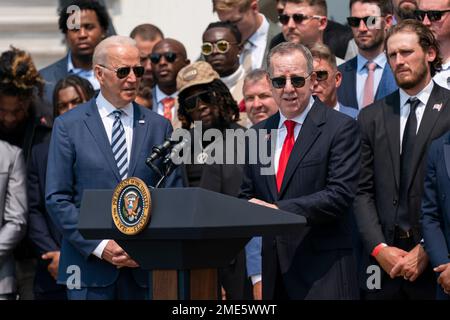 Washington, United States. 20th July, 2021. U.S. President Joe Biden, holds  a number 46 jersey handed to him by Super Bowl Champions Tampa Bay  Buccaneers owner Bryan Glazer, on the South Lawn