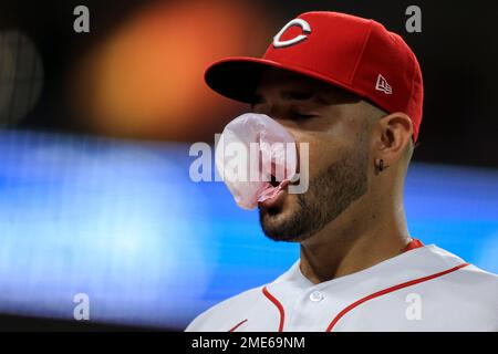 Eugenio Suarez Can Run, Hit, Throw and Chew Gum at the Same Time - WSJ