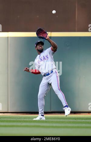 Astros' Michael Brantley robs Rangers' Adolis García of extra bases by  making an IMPRESSIVE catch