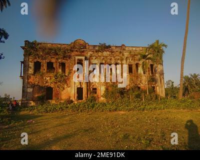 08.11.2020 raiganj west bengal india, old castle standing abandoned in west bengal india Stock Photo