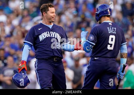 Chicago Cubs left fielder Joc Pederson (24) holds up his World Series ring  before a MLB game against the Los Angeles Dodgers, Thursday, June 24, 2021  Stock Photo - Alamy