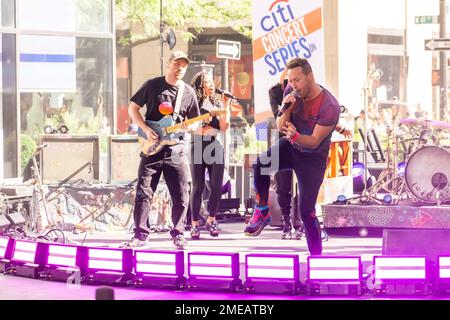 Coldplaying on X: Jonny Buckland, Guy Berryman, and Will Champion at the  AAF pop up in London! - December 2