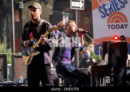 Coldplaying on X: Jonny Buckland, Guy Berryman, and Will Champion at the  AAF pop up in London! - December 2