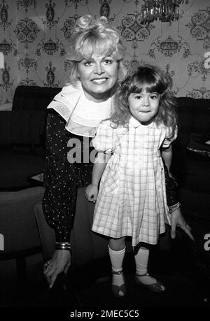 Sally Struthers and daughter Samantha at the Young Musicians Foundation