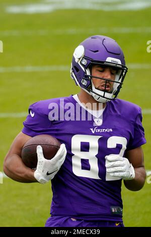 Minnesota Vikings tight end Shane Zylstra during warm-ups before a  preseason NFL football game, Friday, Aug. 27, 2021 in Kansas City, Mo. (AP  Photo/Reed Hoffmann Stock Photo - Alamy