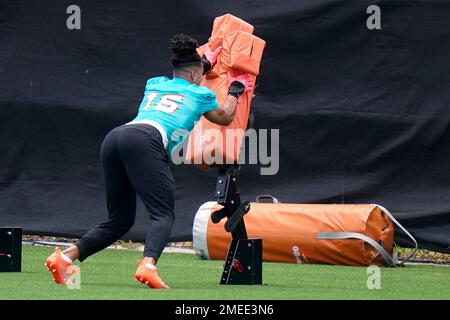 Miami Dolphins outside linebacker Jaelan Phillips (15) warms up before an  NFL football game against the New York Jets, Sunday, Dec. 19, 2021, in Miami  Gardens, Fla. (AP Photo/Wilfredo Lee Stock Photo - Alamy