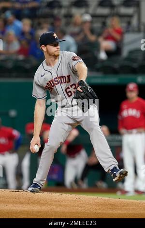 St. Petersburg, FL USA; Houston Astros starting pitcher Jose Urquidy (65)  delivers a pitch in the first inning during an MLB game against the Tampa  Ba Stock Photo - Alamy