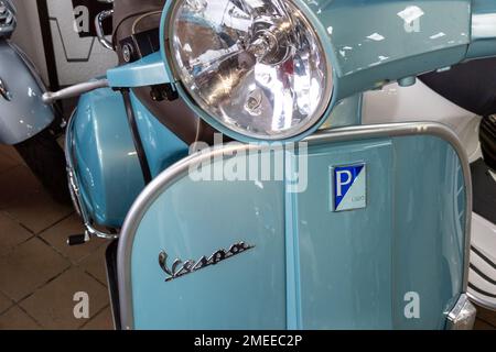 Bordeaux , Aquitaine France - 12 02 2023 : Vespa helmet vintage Italian  brand text and logo sign for scooter neo-retro modern manufactured by  Piaggio Stock Photo - Alamy