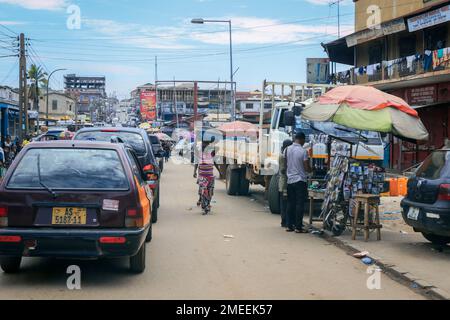 Busy Street near the Ghana Central Market in Kumasi Stock Photo - Alamy