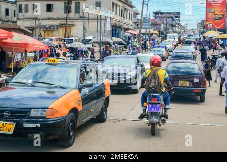 Busy Street near the Ghana Central Market in Kumasi Stock Photo - Alamy