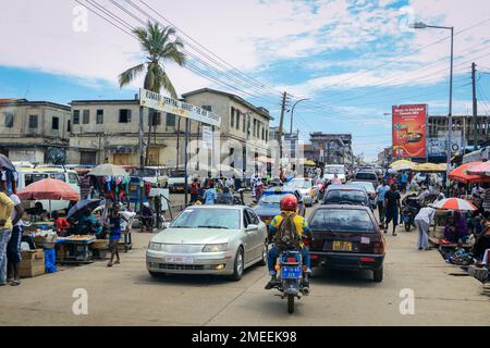 Busy Street near the Ghana Central Market in Kumasi Stock Photo - Alamy