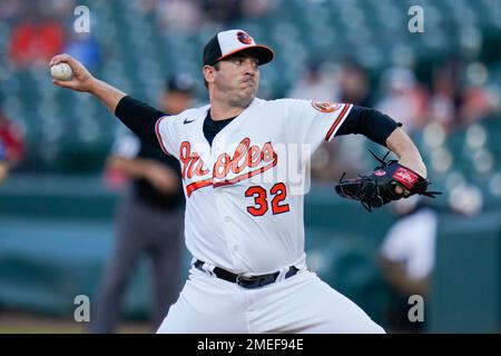 Baltimore Orioles starting pitcher Matt Harvey (32) delivers a