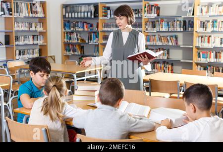 Library Class School Female librarian and schoolkids during classes in library Stock Photo ...