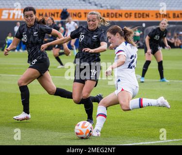 Auckland, New Zealand, January 21st 2023: Emily Fox (23 USA) on attack and hotly pursued during the International Friendly between USA and the New Zealand Football Ferns at Eden Park in Auckland, New Zealand.  (Joe Serci / SPP) Stock Photo