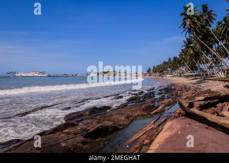 Far View to the Cape Coast Slave Castle from the  Atlantic Ocean Coastline in Ghana, West Africa Stock Photo