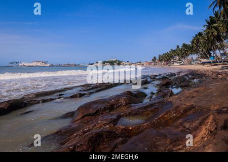 Far View to the Cape Coast Slave Castle from the  Atlantic Ocean Coastline in Ghana, West Africa Stock Photo