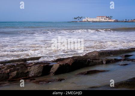 Far View to the Cape Coast Slave Castle from the  Atlantic Ocean Coastline in Ghana, West Africa Stock Photo