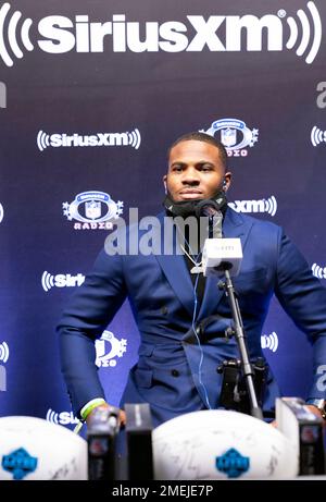 Dallas Cowboys' Micah Parsons visits with Cincinnati Bengals players after  their NFL football game in Arlington, Texas, Sunday, Sept. 17, 2022. (AP  Photo/Tony Gutierrez Stock Photo - Alamy