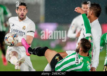 Borja Iglesias of Real Betis, left, and Miha Blazic of Ferencvaros TC vie  for the ball during the Europa League group G soccer match between Ferencvaros  TC and Real Betis in Groupama