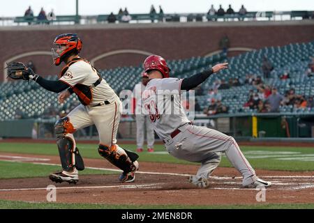 Tucker Barnhart's sliding catch, 06/13/2021