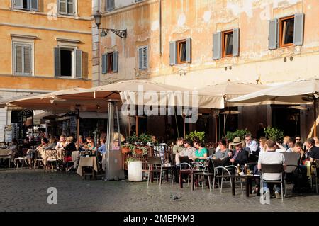 Italy, Lazio, Rome, Trastevere, Piazza di Santa Maria de Trastevere, cafes on the Piazza Stock Photo