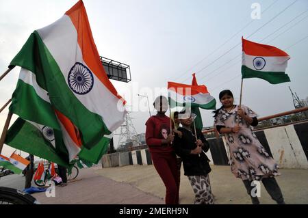 January 24, 2023, Delhi NCR, Ghaziabad, Uttar Pradesh, India: National Flag sale on Road on the forthcoming Republic day, buying by Girls in International Girl Day on the eve of Indian Republic day. (Credit Image: © Ravi Batra/ZUMA Press Wire) EDITORIAL USAGE ONLY! Not for Commercial USAGE! Stock Photo