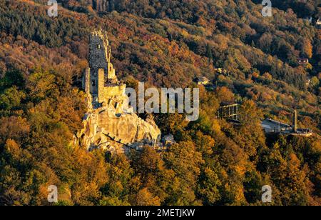 Ruin of Drachenfels Castle, built in 1149, with hotel, Drachenfels Restaurant and visitors' terrace, Siebengebirge, Koenigswinter, Rhineland, North Stock Photo